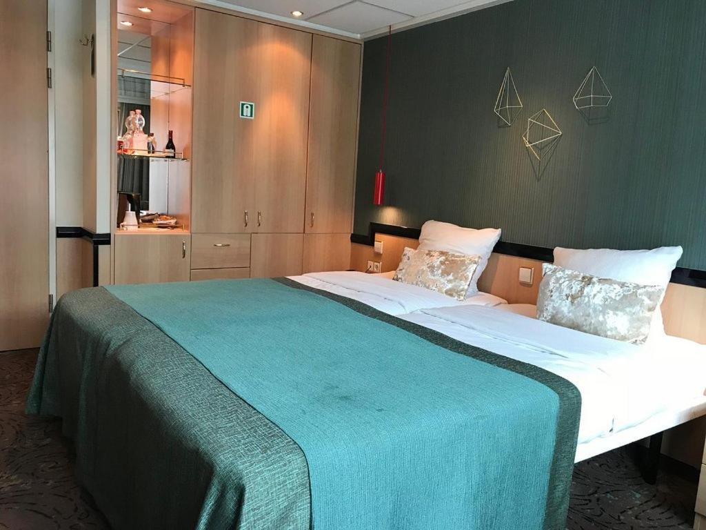 Select Ms Serenade 1 -